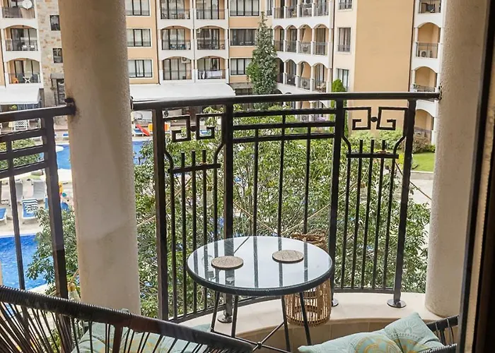 Stylish Flat With Free Pool Access, Bendita Mare By Flat Mаnаger דירה וארנה